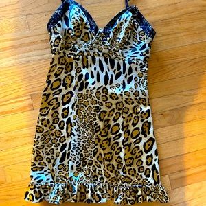 Guess mini dress . Adjustable straps. Silky material . Size S